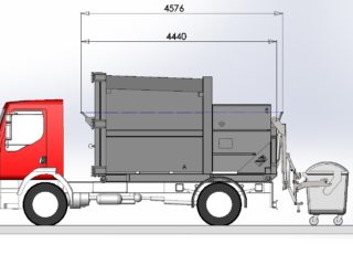 lisovací kontejner připojen na hydrauliku auta, plněn pomocí integrovaného vyklápěcího zařízení